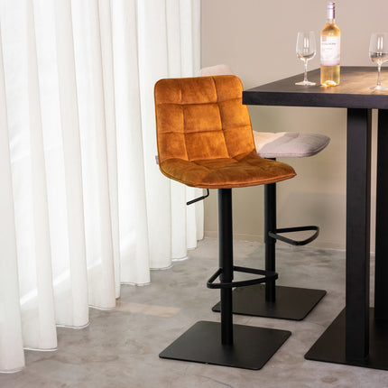 LABEL51 - Barkruk Juul 45x56x88-113 cm - Oker Velours | Zwart Metaal
